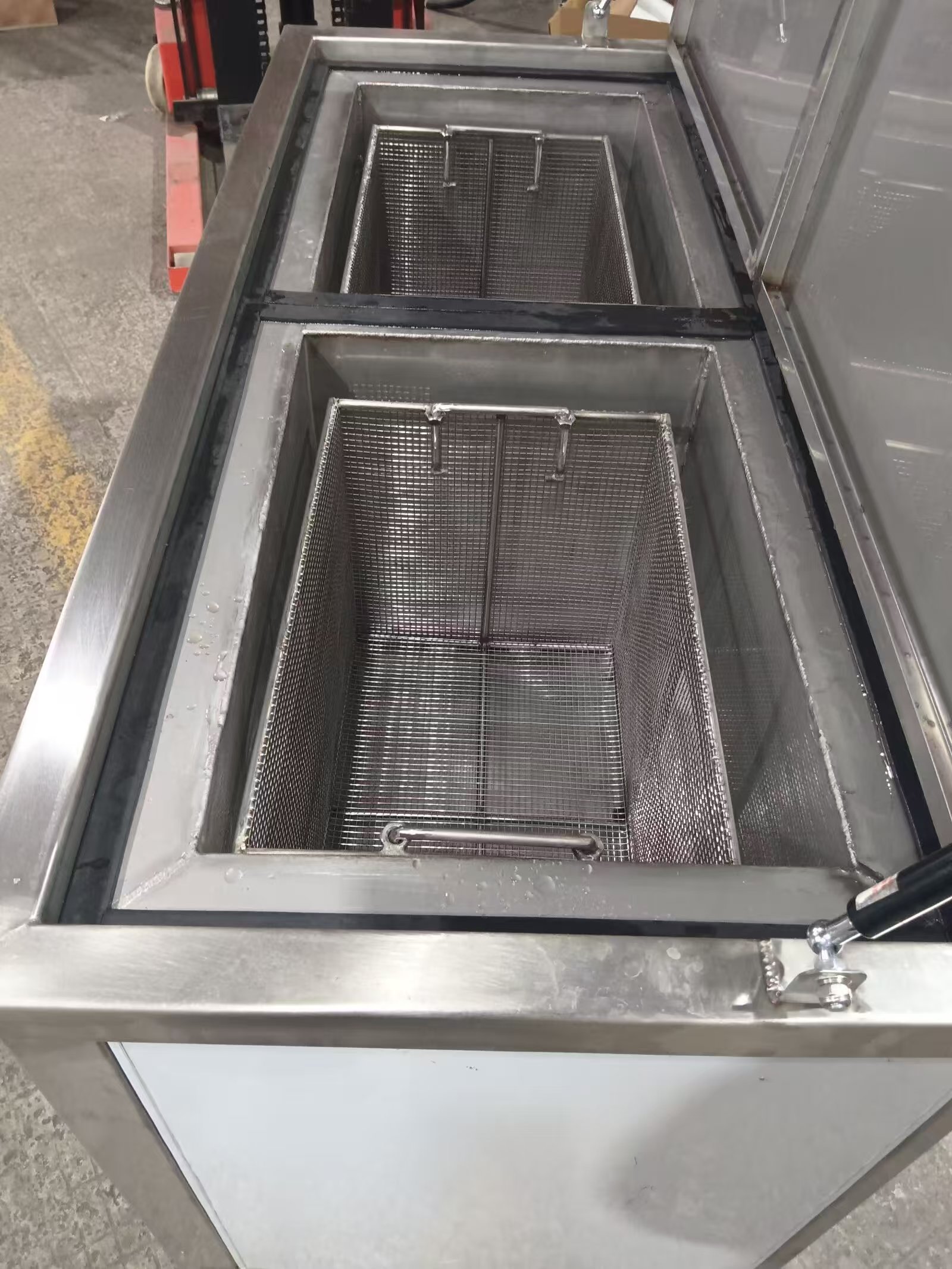&iquest;Qu&eacute; es una m&aacute;quina de limpieza ultras&oacute;nica y c&oacute;mo ofrece Jiangmen Hengtai Cleaning Equipment Co., Ltd soluciones de limpieza de grado industrial?